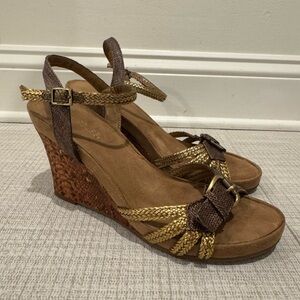 Aerosoles Brown and Gold Wedge Sandals, Size 11